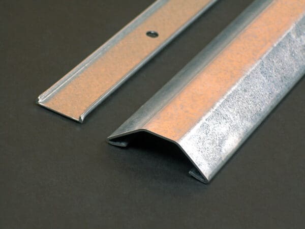 2600-10 Overfloor Raceway Base and Cover