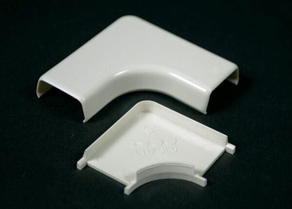 411-WH 400 Flat Elbow Fitting in White