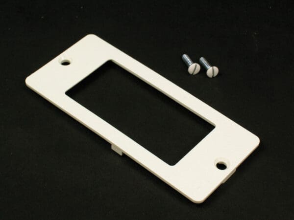 5507R 5500 Rectangle Receptacle Faceplate Fitting in Ivory