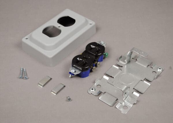 1543GL Overfloor Raceway Grounding Duplex Receptacle and Cover
